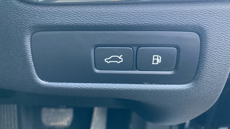 Volvo XC60 2.0 T6 [350] RC PHEV Plus Dark 5dr AWD Geartronic Estate